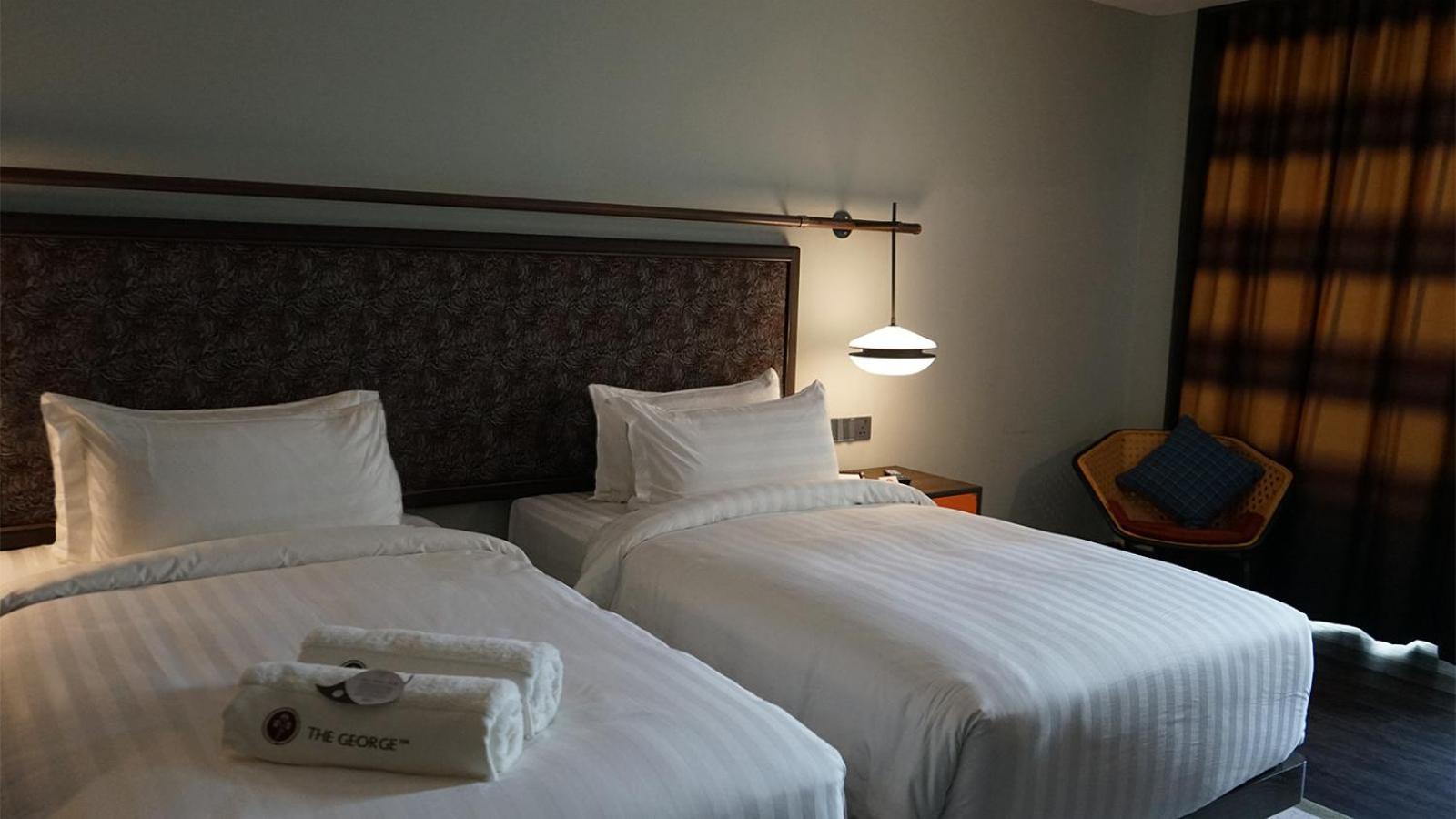 Отель The George Penang By The Crest Collection Джорджтаун Экстерьер фото Deluxe Room