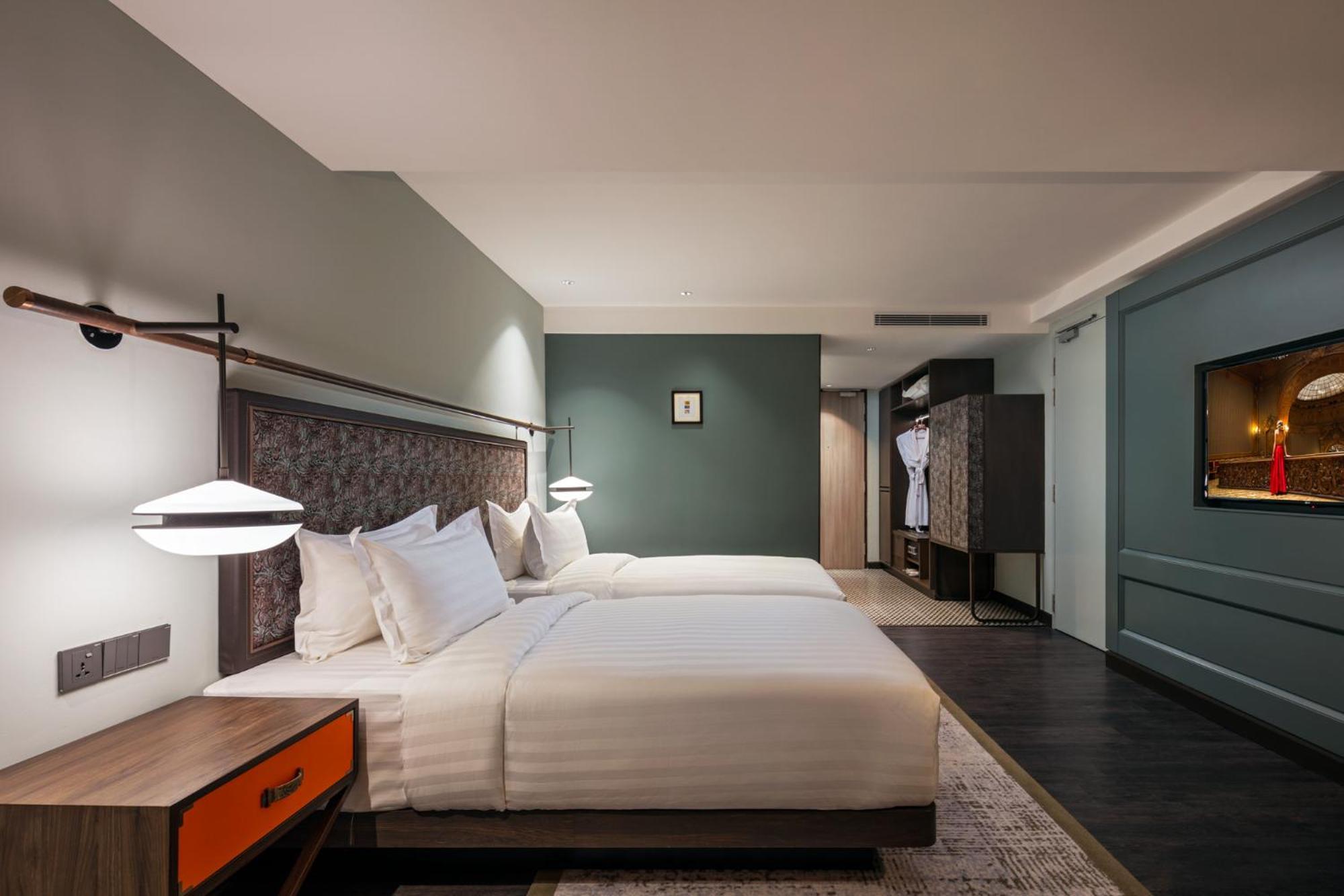 Отель The George Penang By The Crest Collection Джорджтаун Экстерьер фото Deluxe Room
