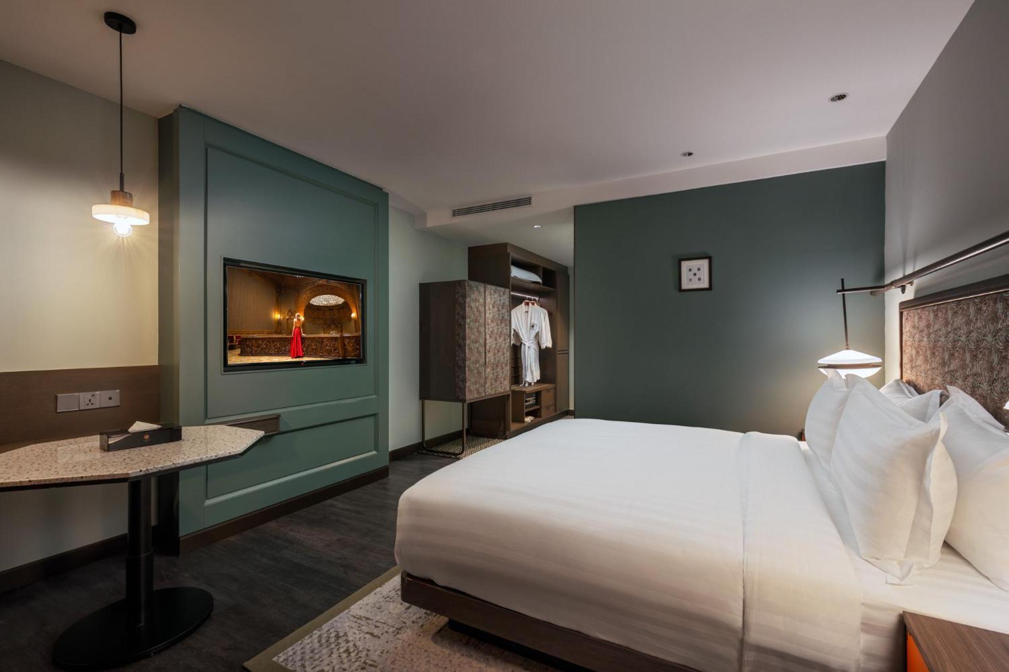 Отель The George Penang By The Crest Collection Джорджтаун Экстерьер фото Deluxe Room