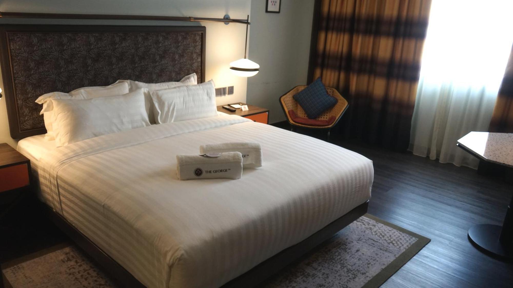 Отель The George Penang By The Crest Collection Джорджтаун Экстерьер фото Deluxe Room