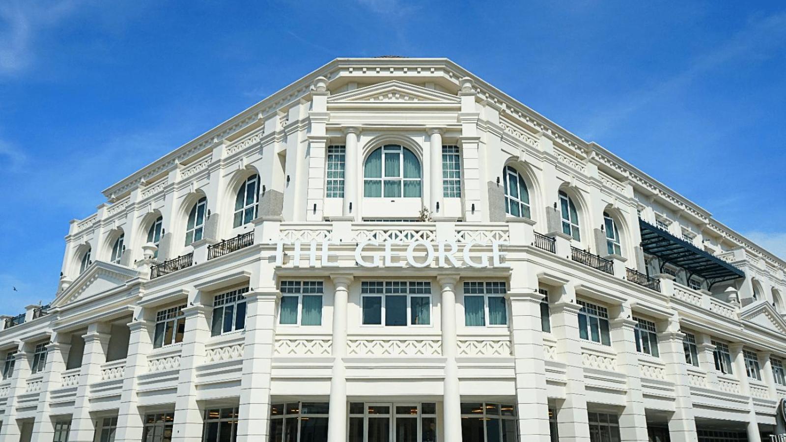 Отель The George Penang By The Crest Collection Джорджтаун Экстерьер фото The E & O building